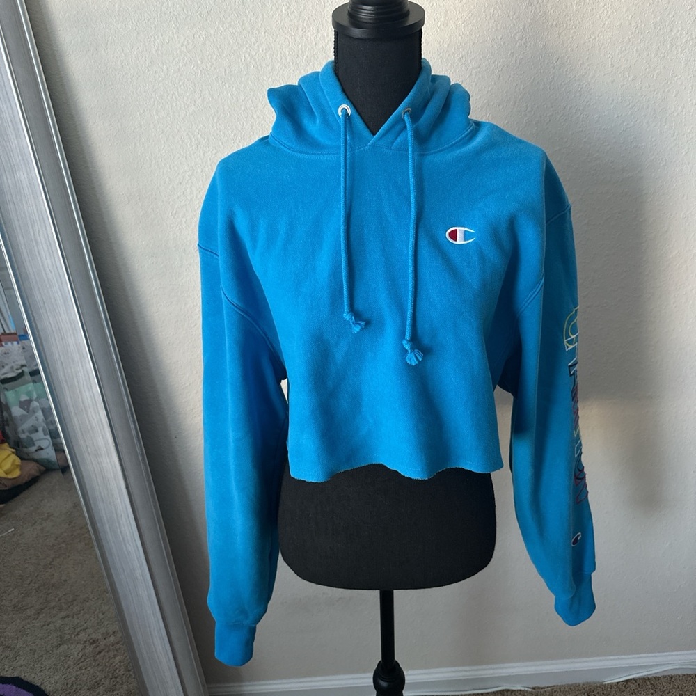Champion Women's Vibrant Blue Cropped Hoodie